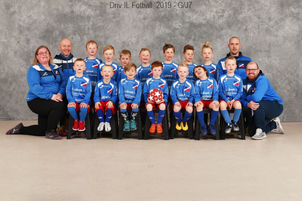 På tide å skryte litt av Drivfamilien igjen :-) Her er Fotballgjengen vår :-)